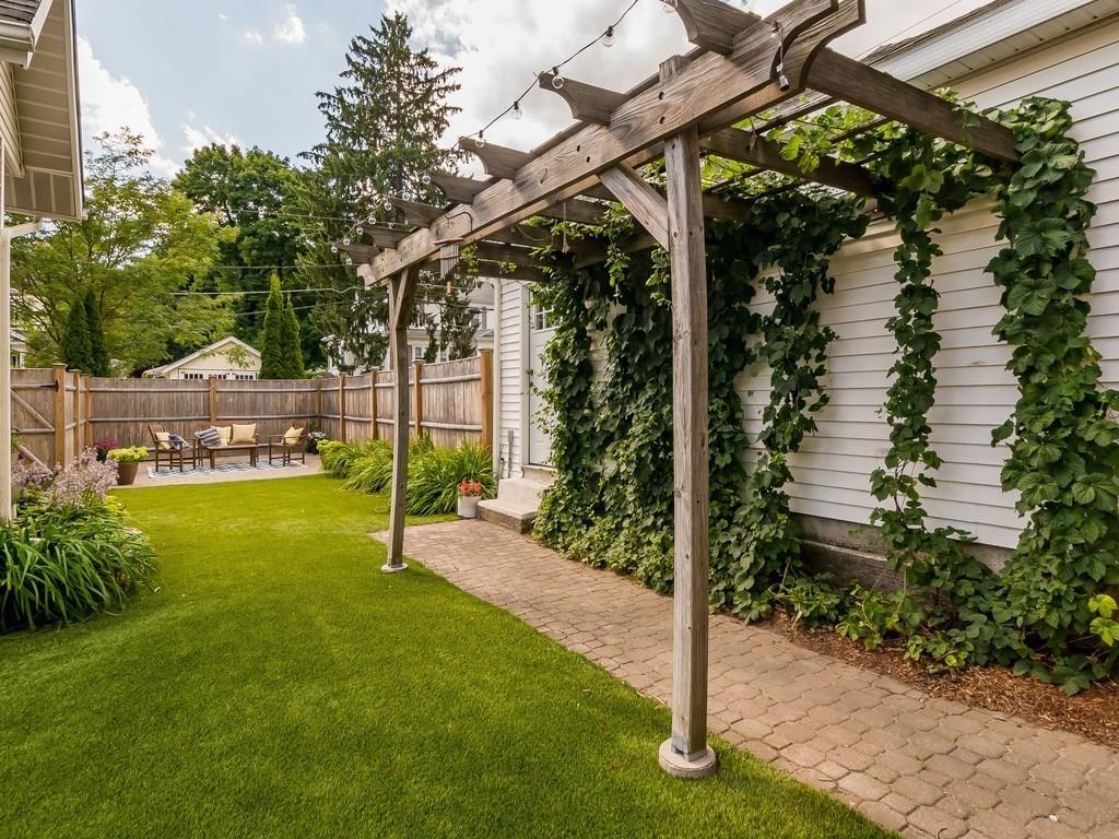 69 Ashcroft Road Medford, MA 02155 - Photo 28 of 36