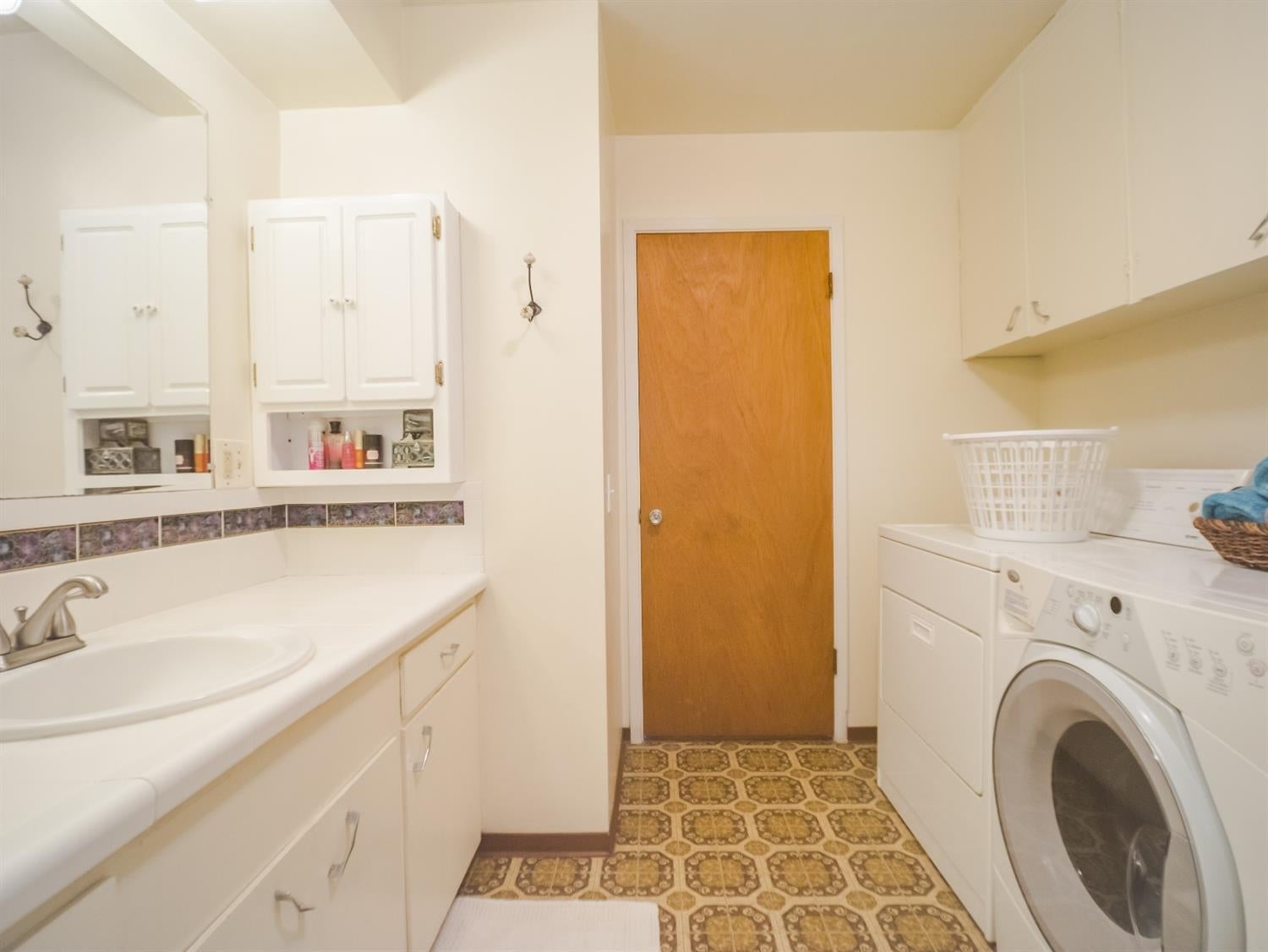 827 Maple Street Central Point, OR 97502 - Photo 14 of 22 Additional Photo