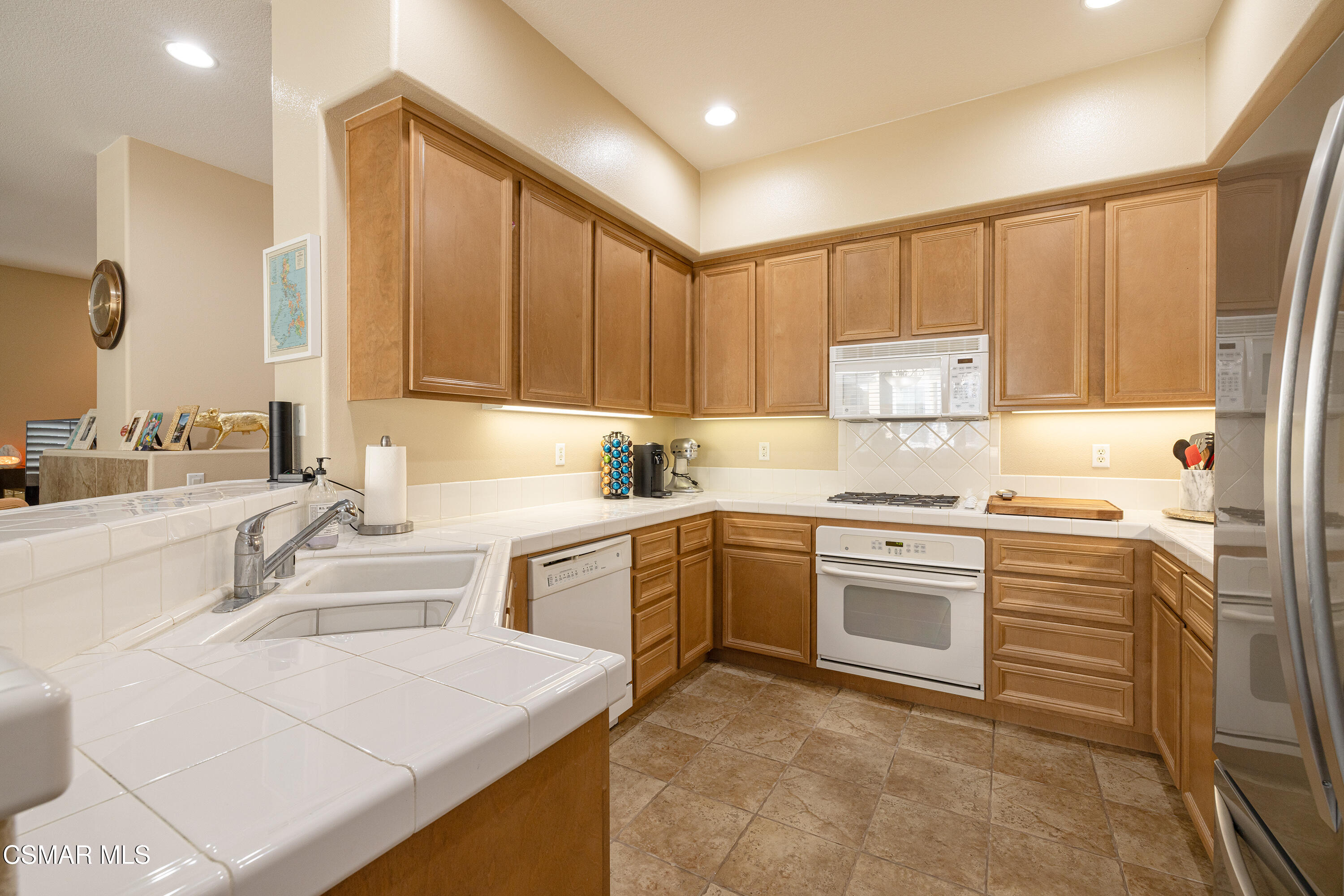 4118 Orontes Way, Unit A Simi Valley, CA 93063 - Photo 12 of 26 Orontes12