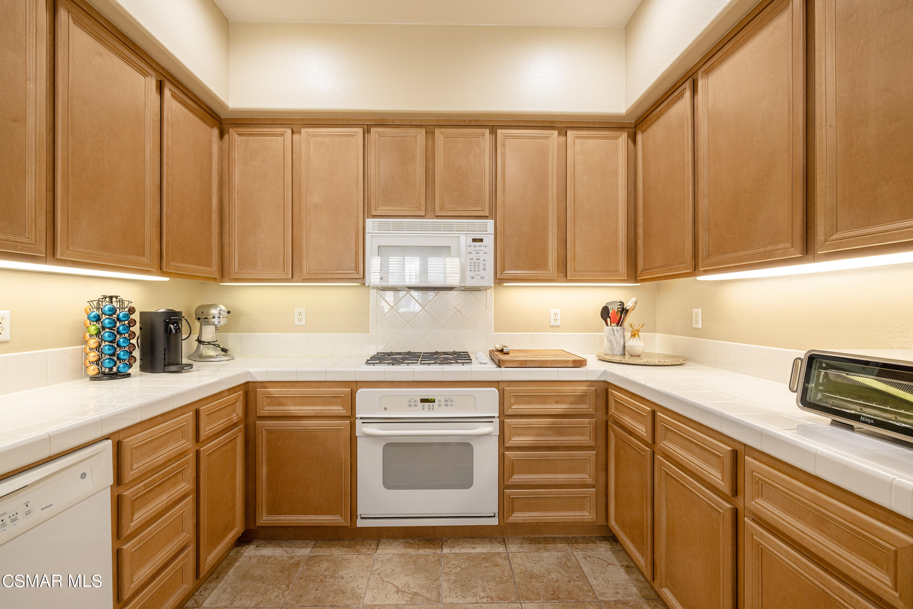 4118 Orontes Way, Unit A Simi Valley, CA 93063 - Photo 13 of 26 Orontes13