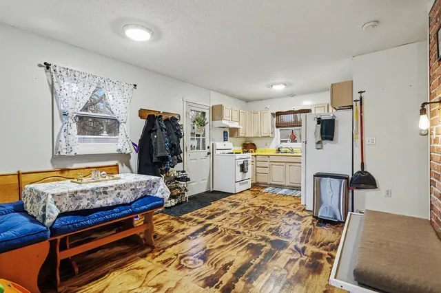 $180,000 | 58954 Lakeshore Drive, Colon, MI 49040