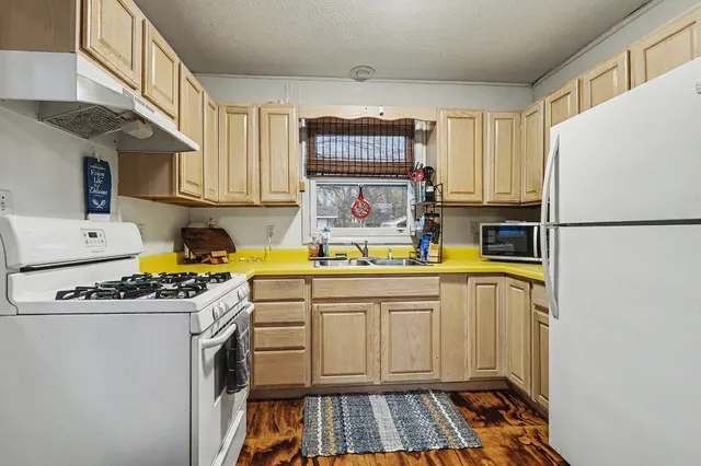 $180,000 | 58954 Lakeshore Drive, Colon, MI 49040