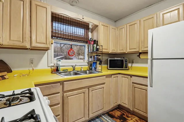 $180,000 | 58954 Lakeshore Drive, Colon, MI 49040