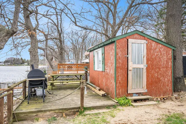 $180,000 | 58954 Lakeshore Drive, Colon, MI 49040