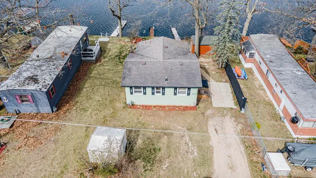 $180,000 | 58954 Lakeshore Drive, Colon, MI 49040