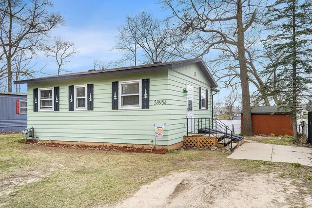 $180,000 | 58954 Lakeshore Drive, Colon, MI 49040