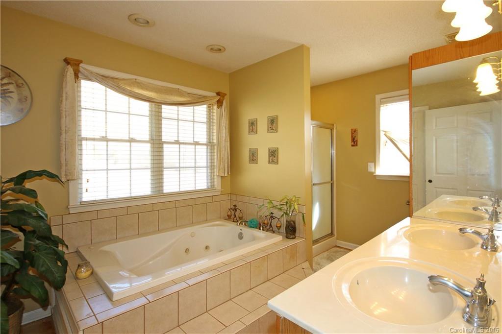 8632 Reedy Creek Road Charlotte, NC 28215 - Photo 12 of 24 Gallery Image 12