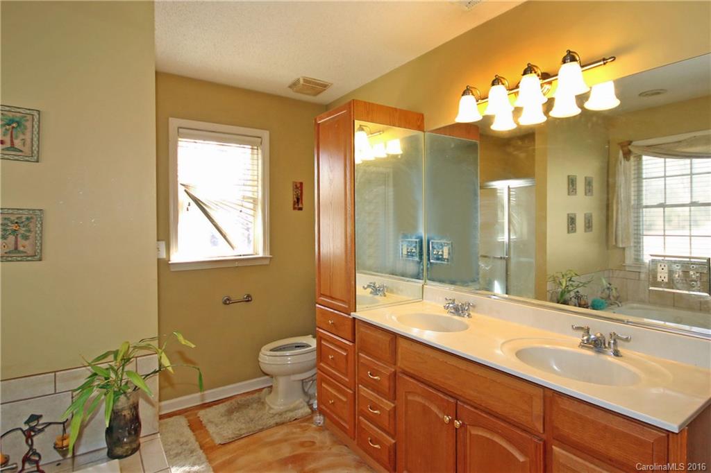 8632 Reedy Creek Road Charlotte, NC 28215 - Photo 13 of 24 Gallery Image 13