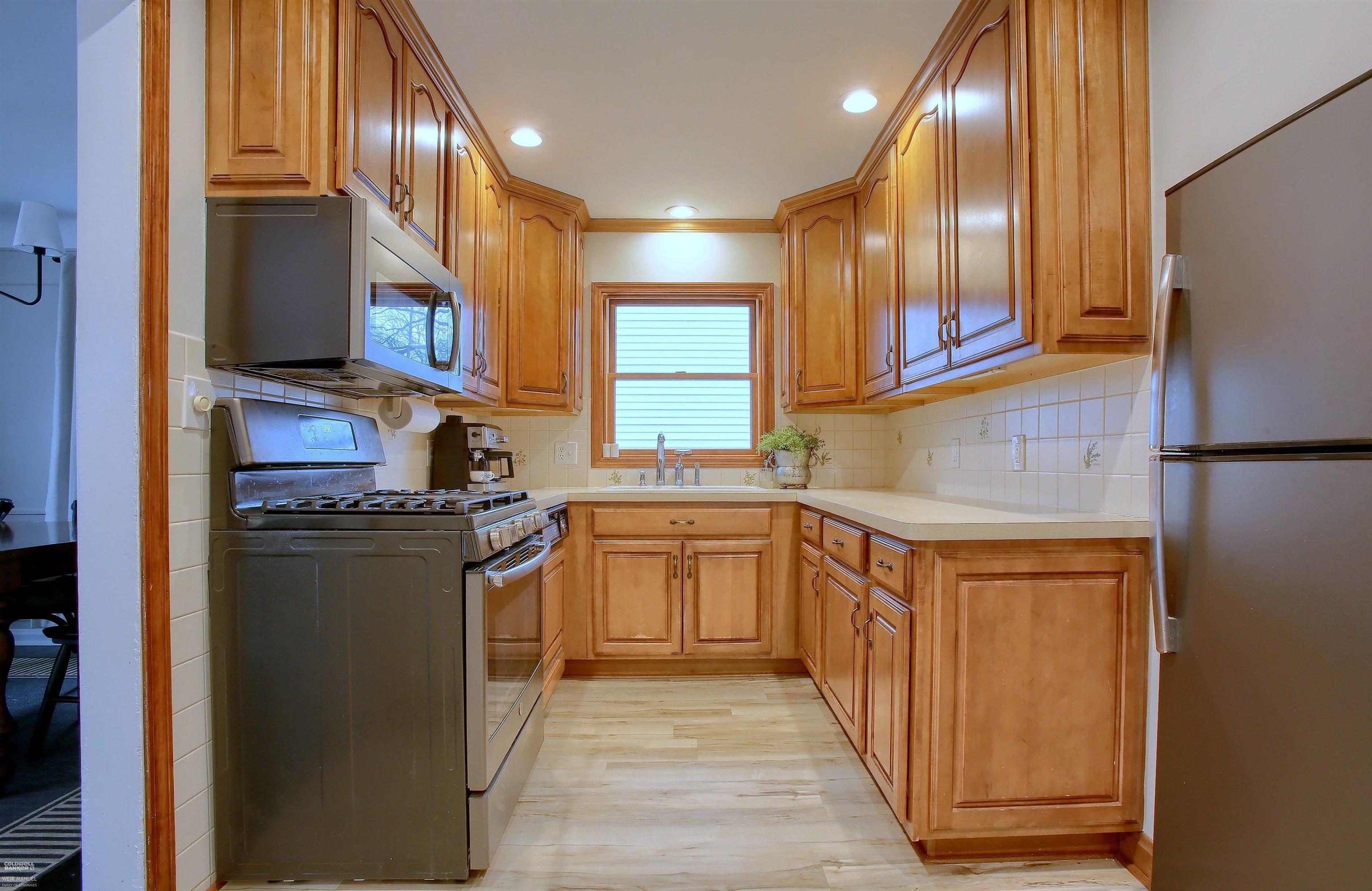 2168 Hampton Road Grosse Pointe Woods, MI 48236 - Photo 9 of 26