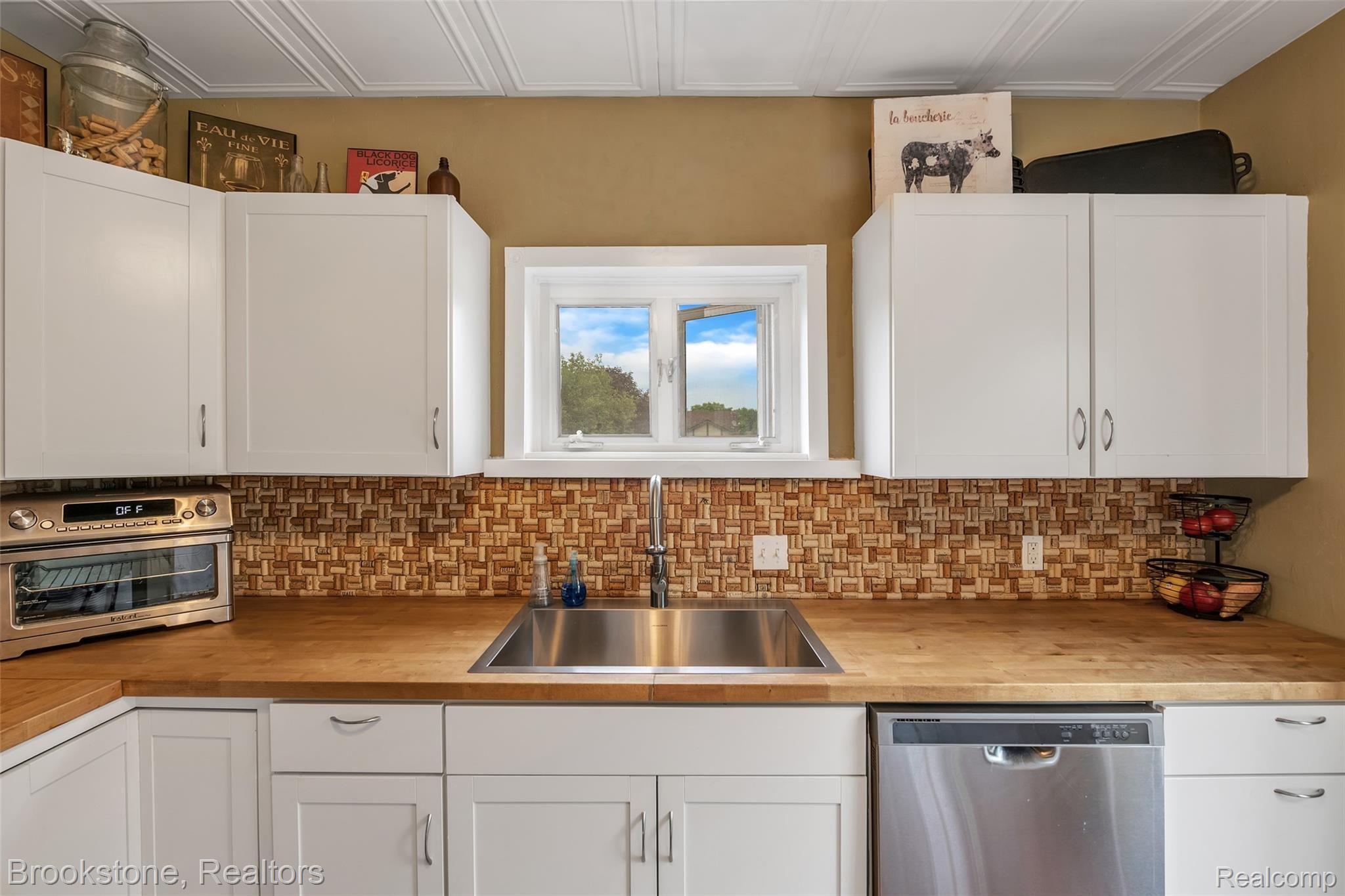 4700 Auburn Road Utica, MI 48317 - Photo 10 of 33 16-4700-Auburn-Rd-WindowStill-Real-Estate-Photography-10.jpg