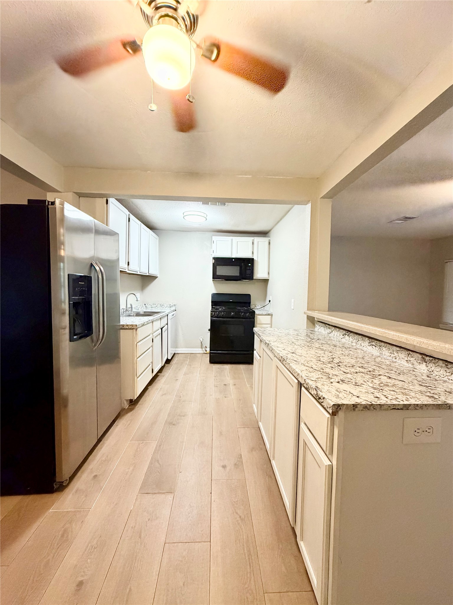 4422 Mallow Street Houston, TX 77051 - Photo 4 of 19