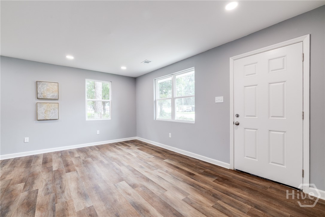 506 East Montgomery Cross Road Savannah, GA 31406 - Photo 5 of 21