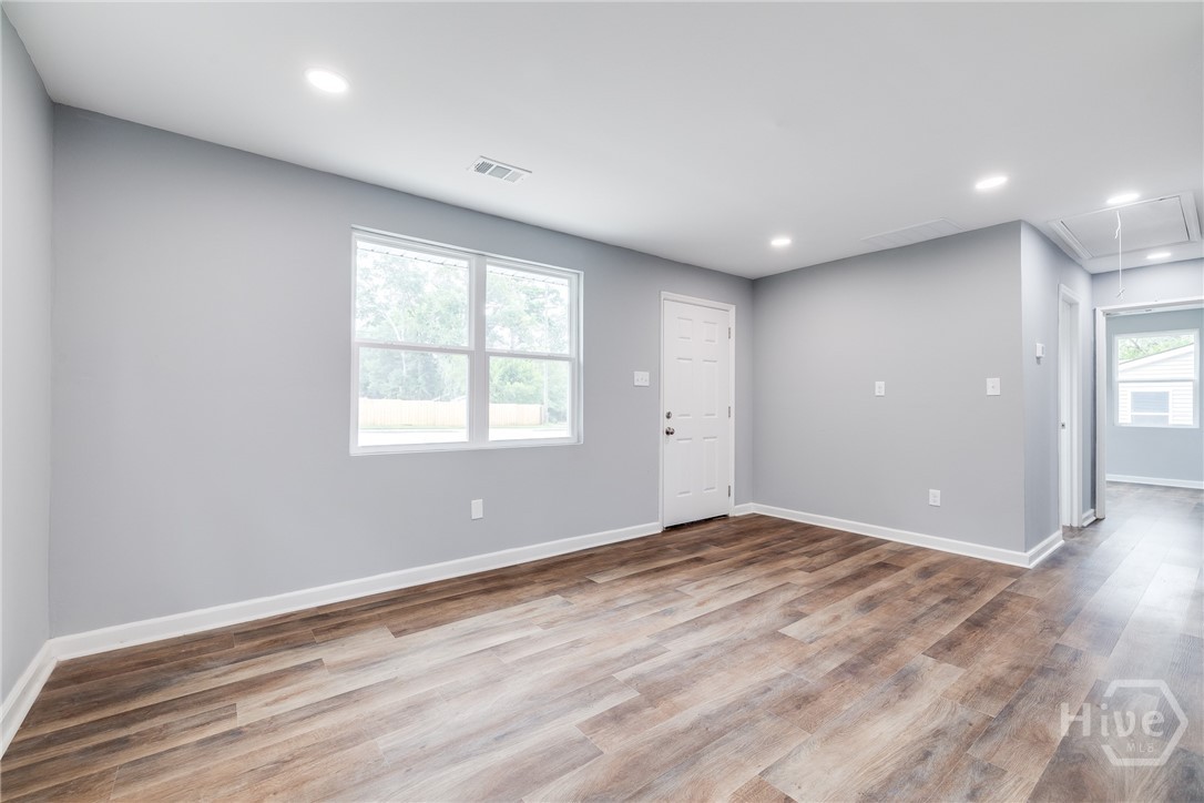 506 East Montgomery Cross Road Savannah, GA 31406 - Photo 7 of 21