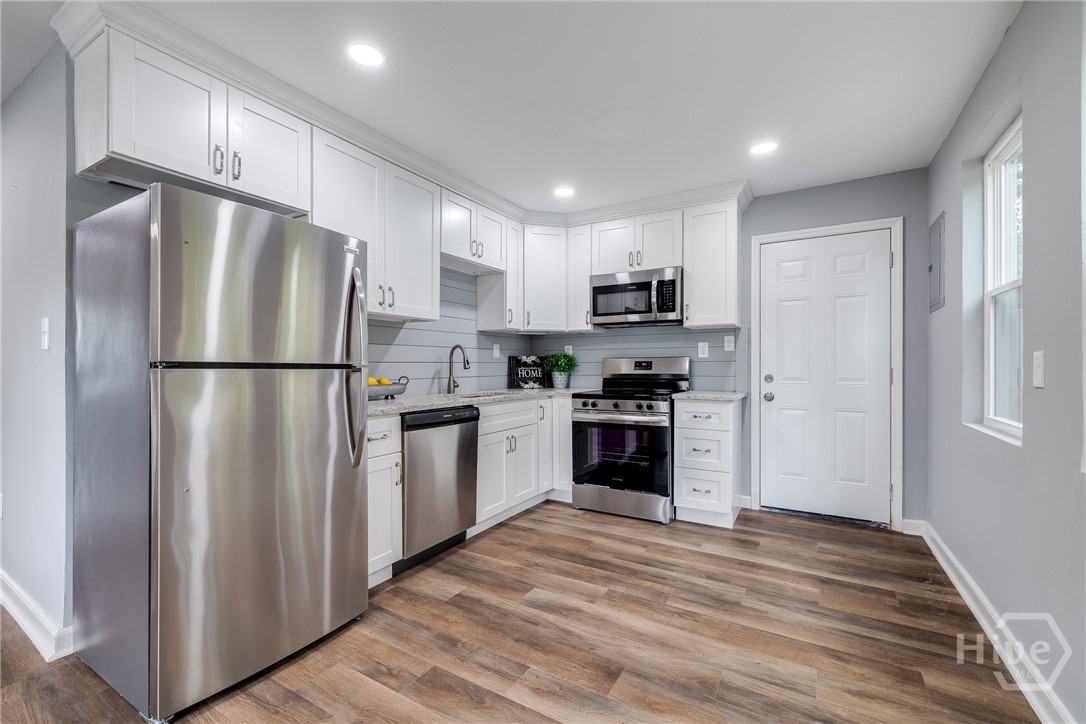 506 East Montgomery Cross Road Savannah, GA 31406 - Photo 8 of 21