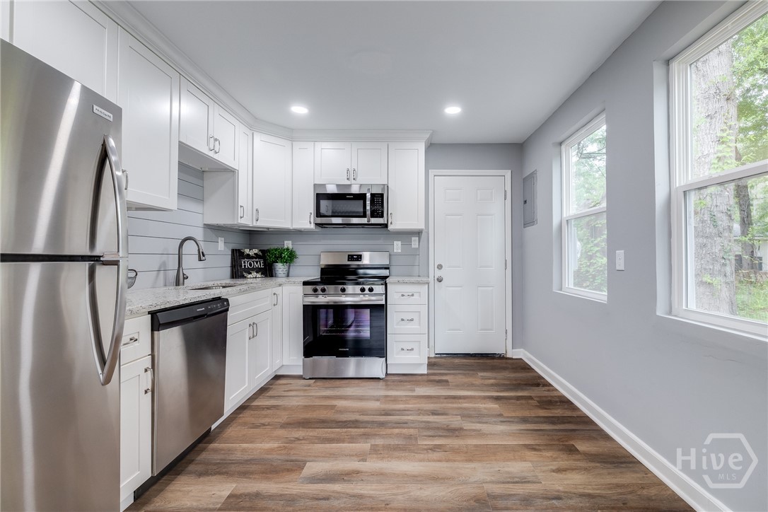 506 East Montgomery Cross Road Savannah, GA 31406 - Photo 9 of 21