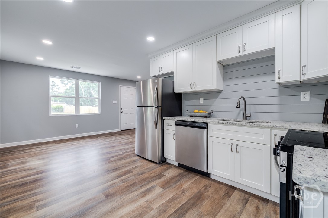 506 East Montgomery Cross Road Savannah, GA 31406 - Photo 10 of 21