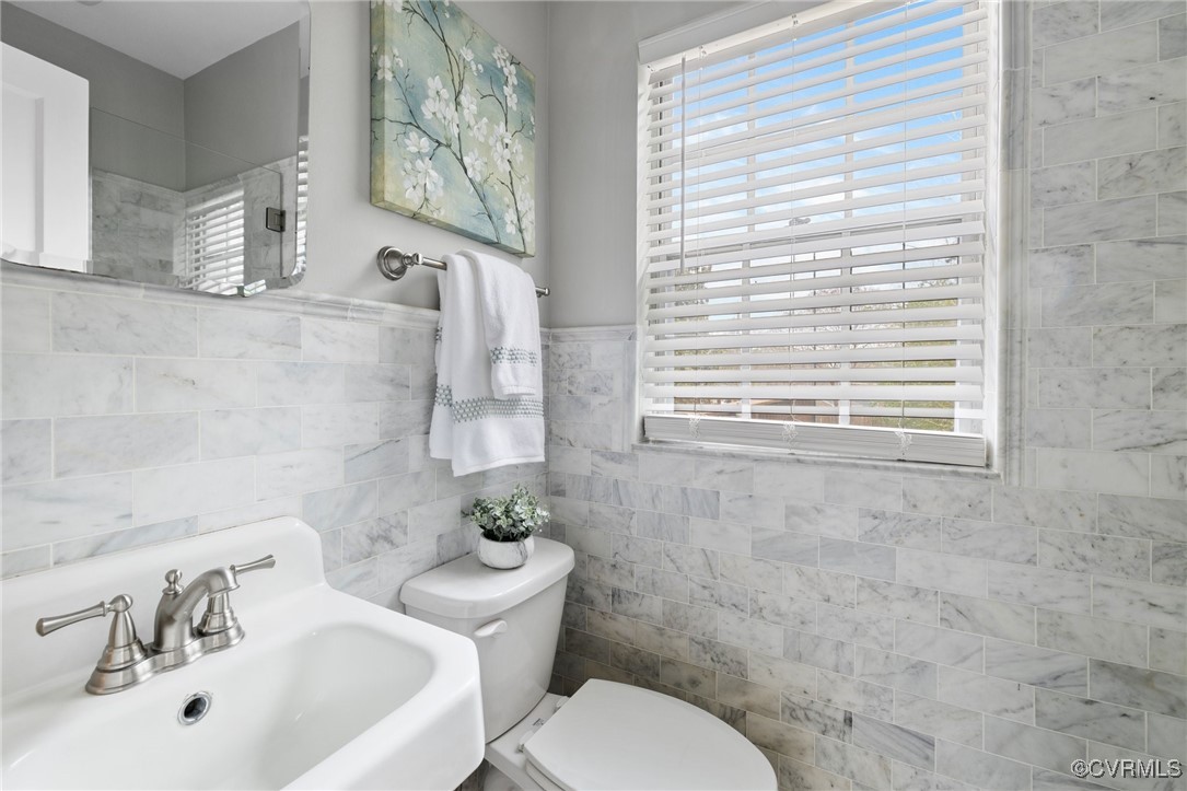 6618 Three Chopt Road Richmond, VA 23226 - Photo 18 of 36 Renovated first floor primary bath w/ marble