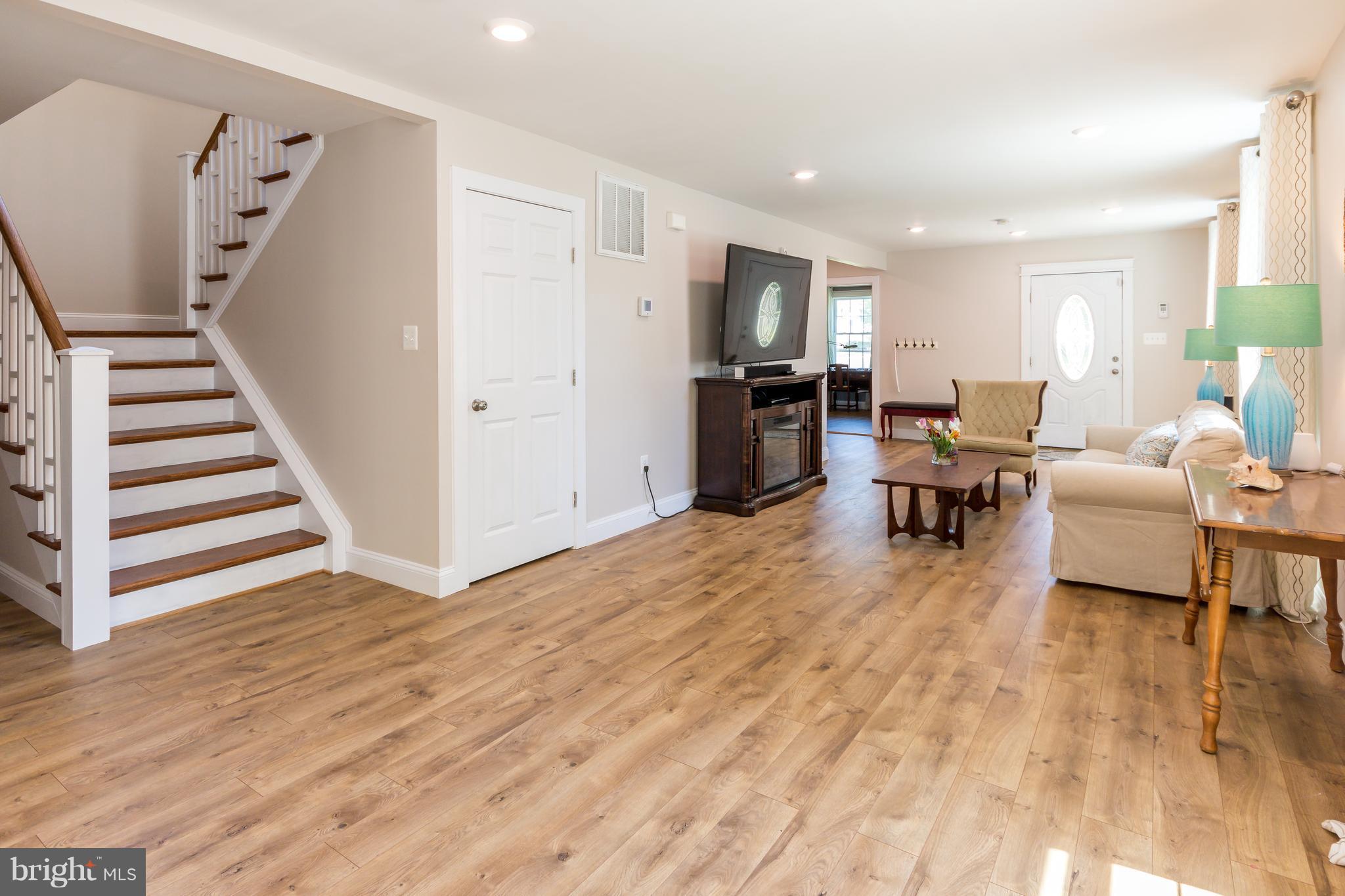 8109 Bock Road Fort Washington, MD 20744 - Photo 5 of 30 Living Room