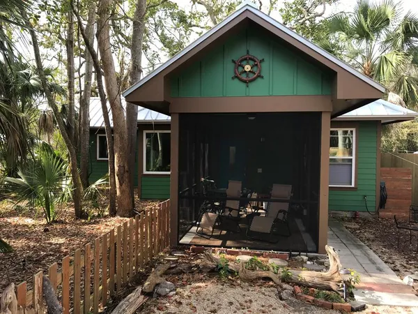 $1,900 | 123 Ave L, Apalachicola, FL 32320