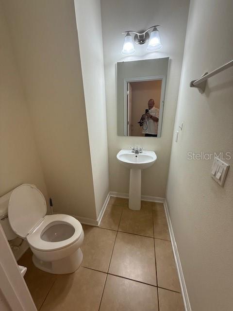 8145 Serenity Spring Drive, Unit GE Windermere, FL 34786 - Photo 23 of 31 a bathroom with a toilet a sink and a mirror
