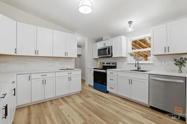 $415,000 | 185 East Lincoln Avenue, Richfield, ID 83349