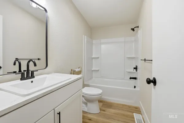 $415,000 | 185 East Lincoln Avenue, Richfield, ID 83349