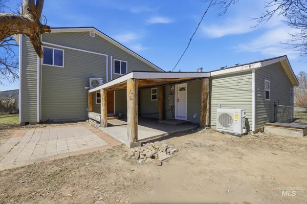 $415,000 | 185 East Lincoln Avenue, Richfield, ID 83349