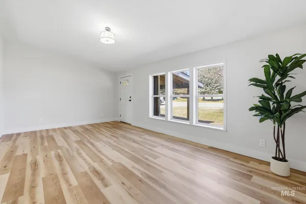 $415,000 | 185 East Lincoln Avenue, Richfield, ID 83349