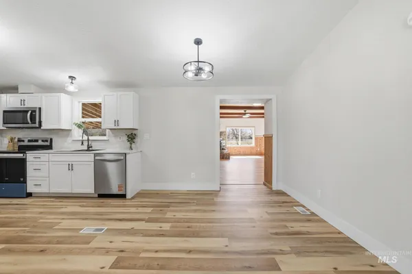 $415,000 | 185 East Lincoln Avenue, Richfield, ID 83349