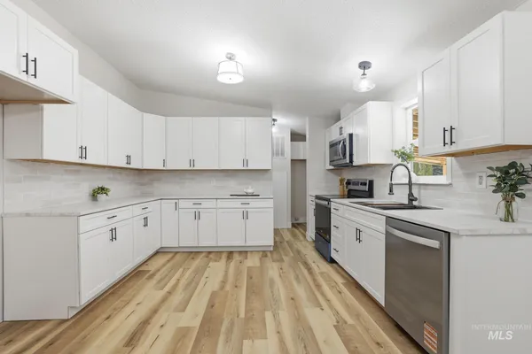 $415,000 | 185 East Lincoln Avenue, Richfield, ID 83349