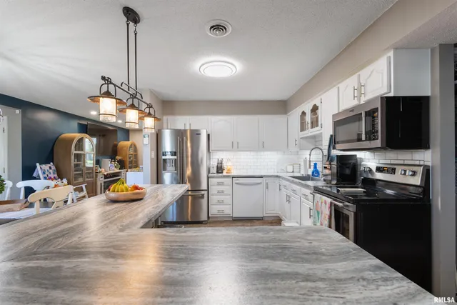 $269,000 | 3029 Teakwood Lane, Herrin, IL 62948