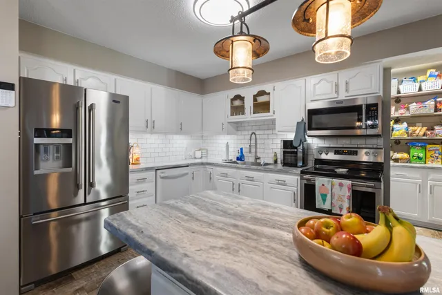 $269,000 | 3029 Teakwood Lane, Herrin, IL 62948