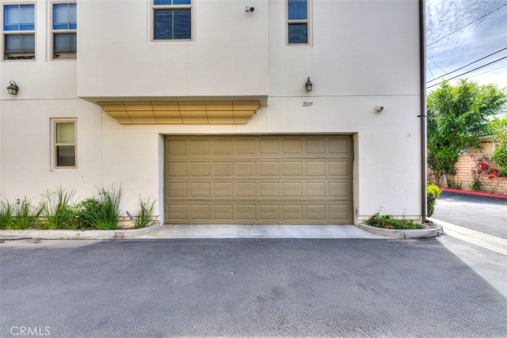 2071 Atlantic Avenue Long Beach, CA 90806 - Photo 13 of 15 a view of outdoor space and yard