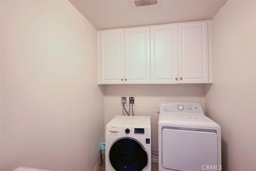 2071 Atlantic Avenue Long Beach, CA 90806 - Photo 6 of 15 a utility room with dryer and washer