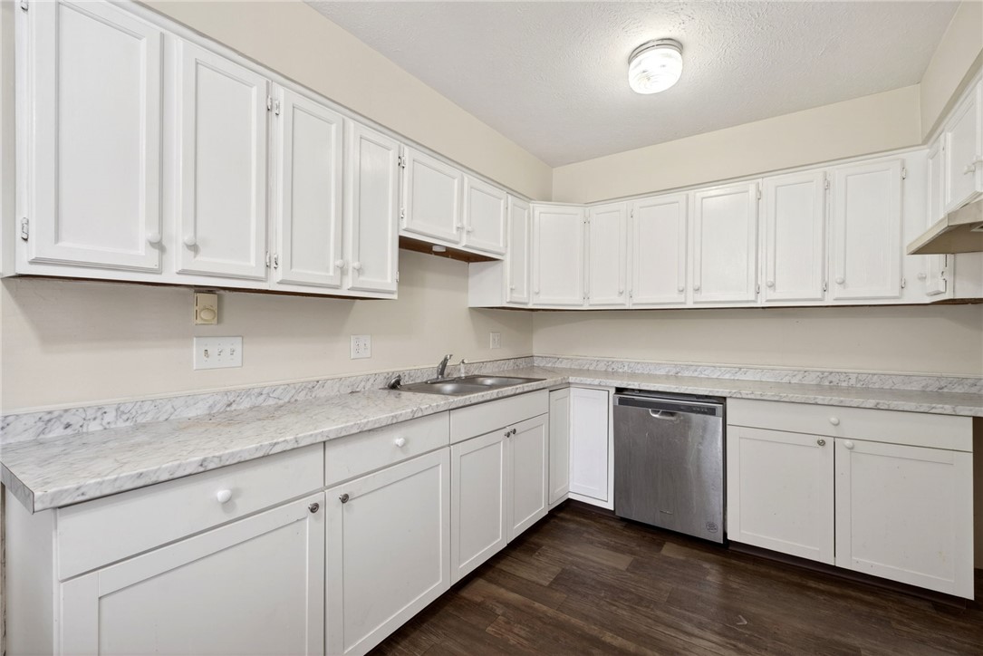3659 Trail-On Road Dayton, OH 45439 - Photo 14 of 38 This bright kitchen features ample cabinetry and modern appliances, perfect for culinary endeavors.
