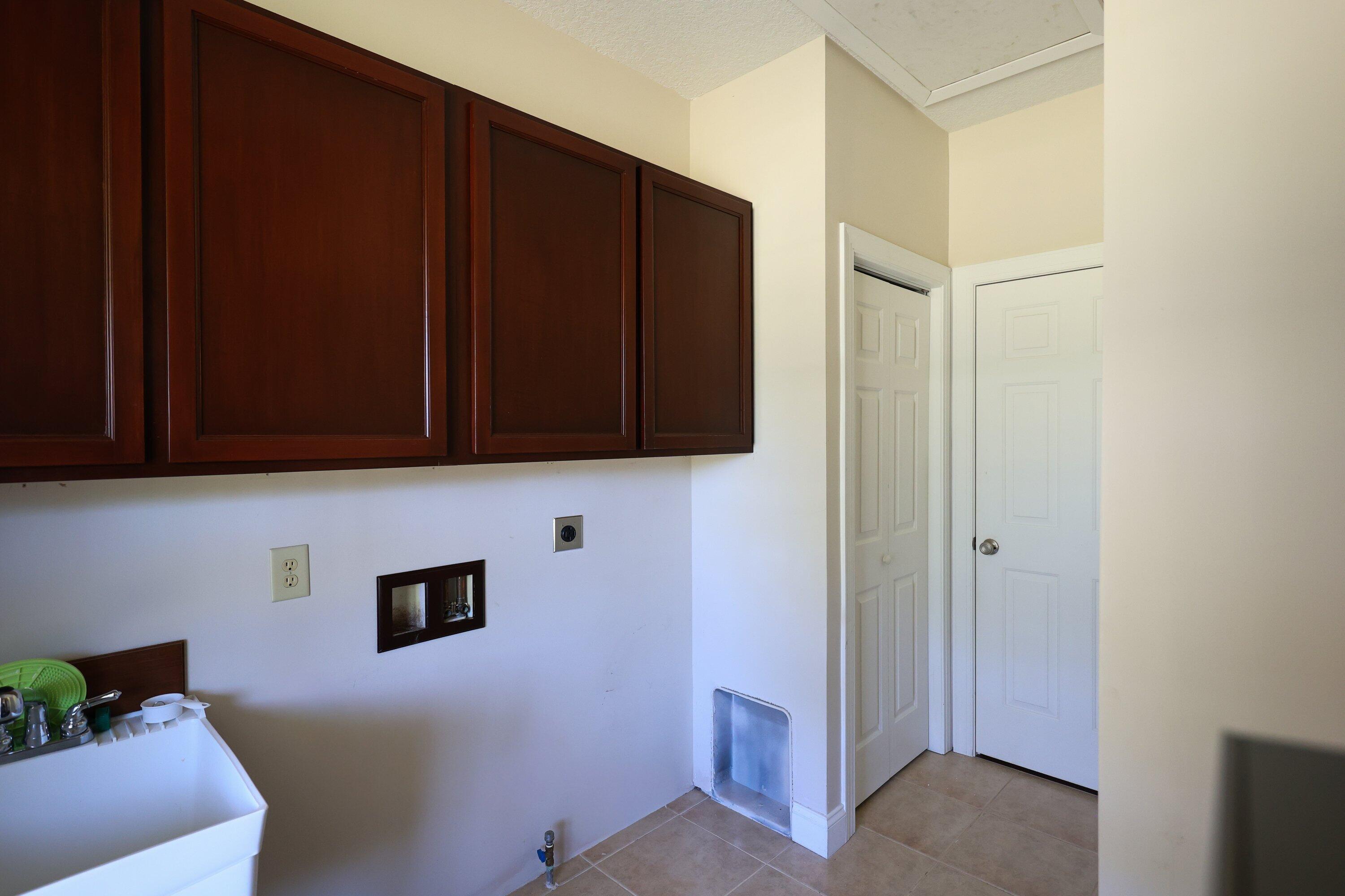 4712 Westervelt Road Meggett, SC 29449 - Photo 23 of 34 36_laundry_3G4A8124