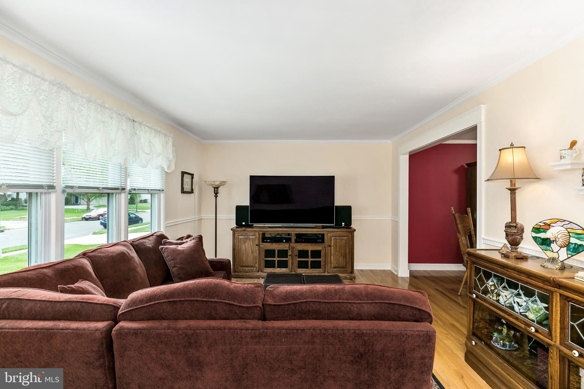 114 Pine Valley Road Delran, NJ 08075 - Photo 11 of 26 Living Room