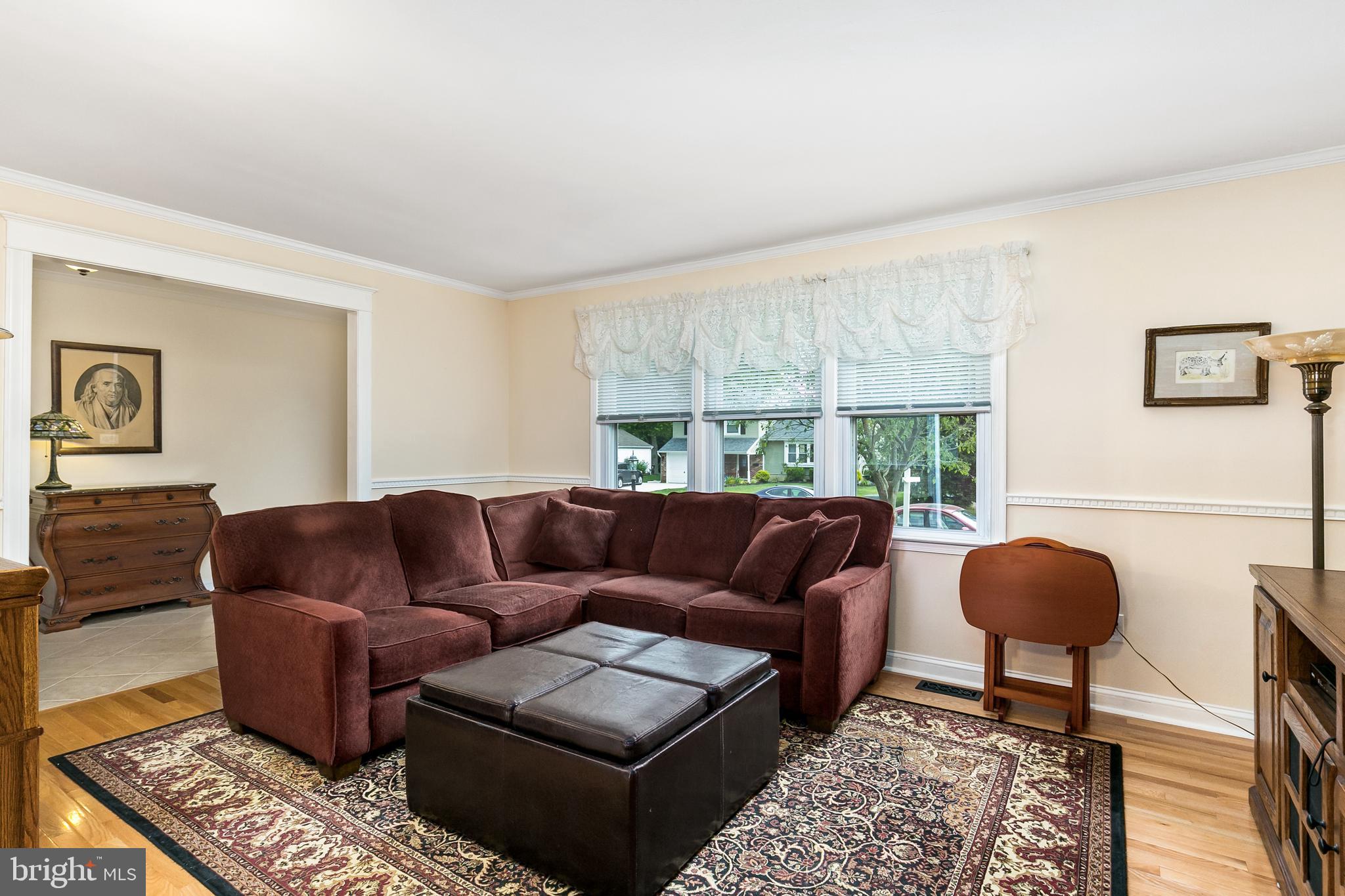 114 Pine Valley Road Delran, NJ 08075 - Photo 9 of 26 Living Room