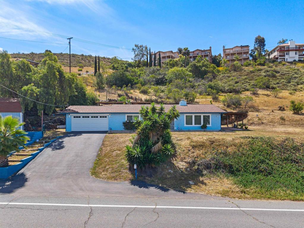 2443 Helix Street Spring Valley, CA 91977 - Photo 4 of 40