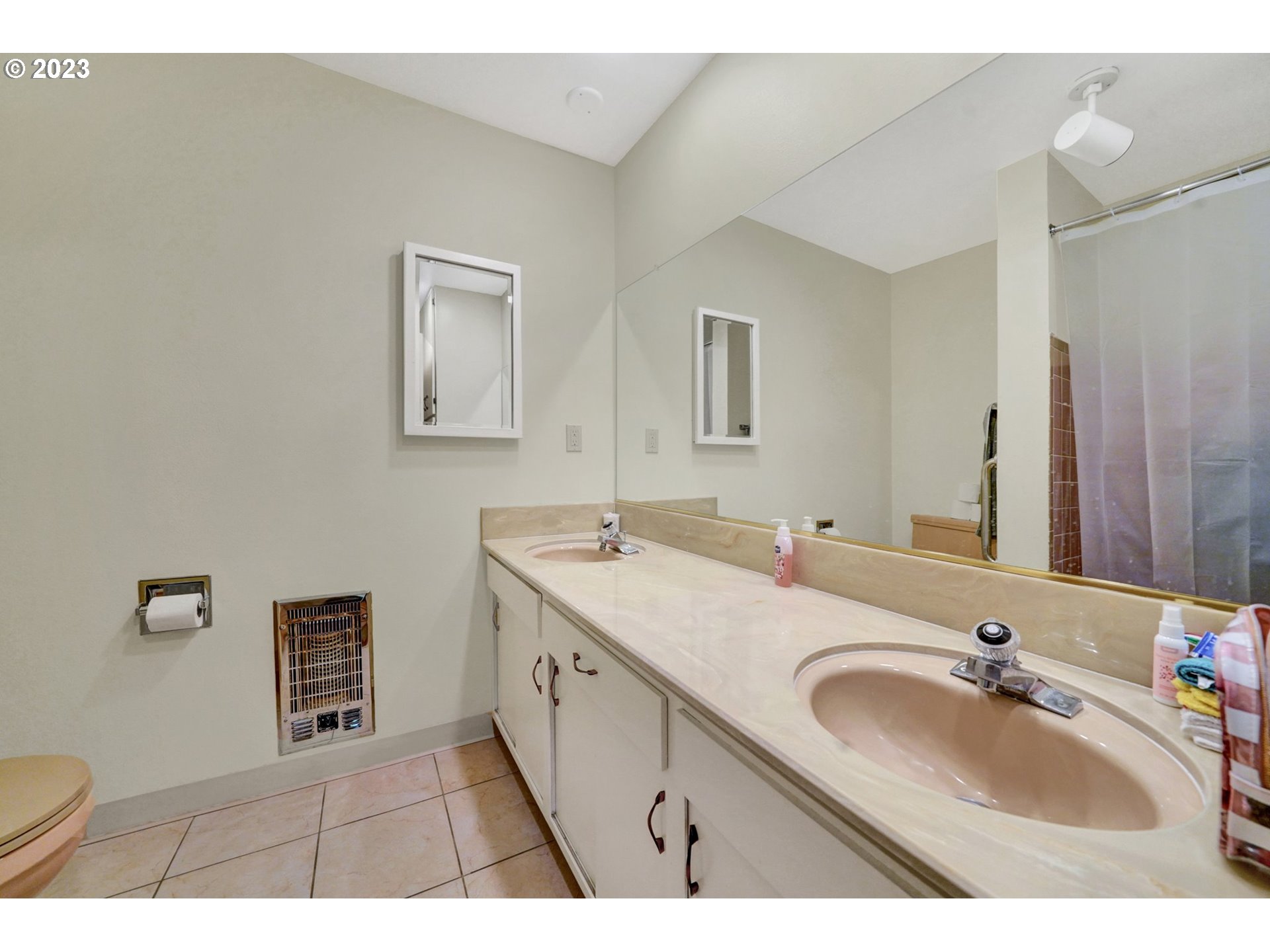 4460 Southwest Scholls Ferry Road, Unit 23 Portland, OR 97225 - Photo 17 of 21 Bathroom