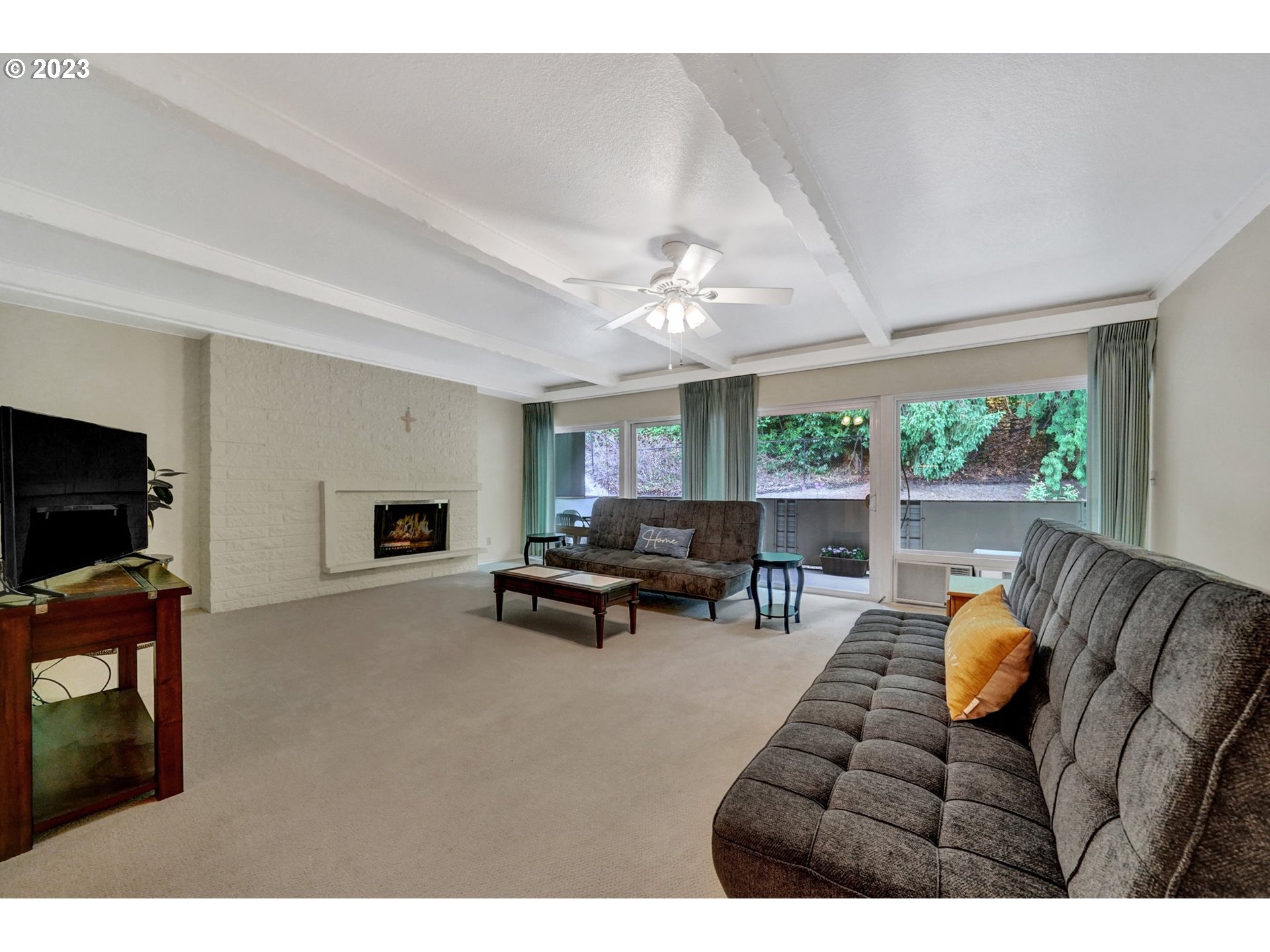 4460 Southwest Scholls Ferry Road, Unit 23 Portland, OR 97225 - Photo 5 of 21 Living Room