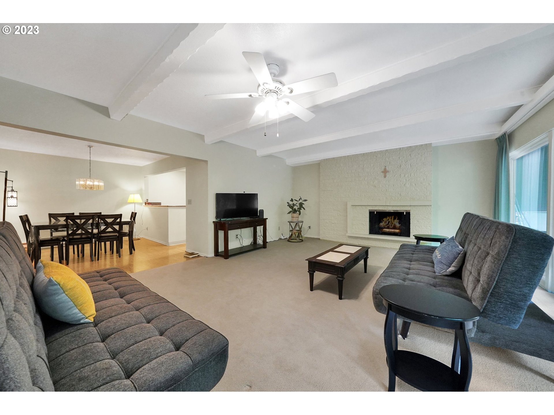 4460 Southwest Scholls Ferry Road, Unit 23 Portland, OR 97225 - Photo 7 of 21 Living Room