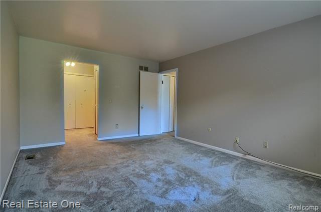 29606 Middlebelt Road Farmington, MI 48334 - Photo 14 of 22