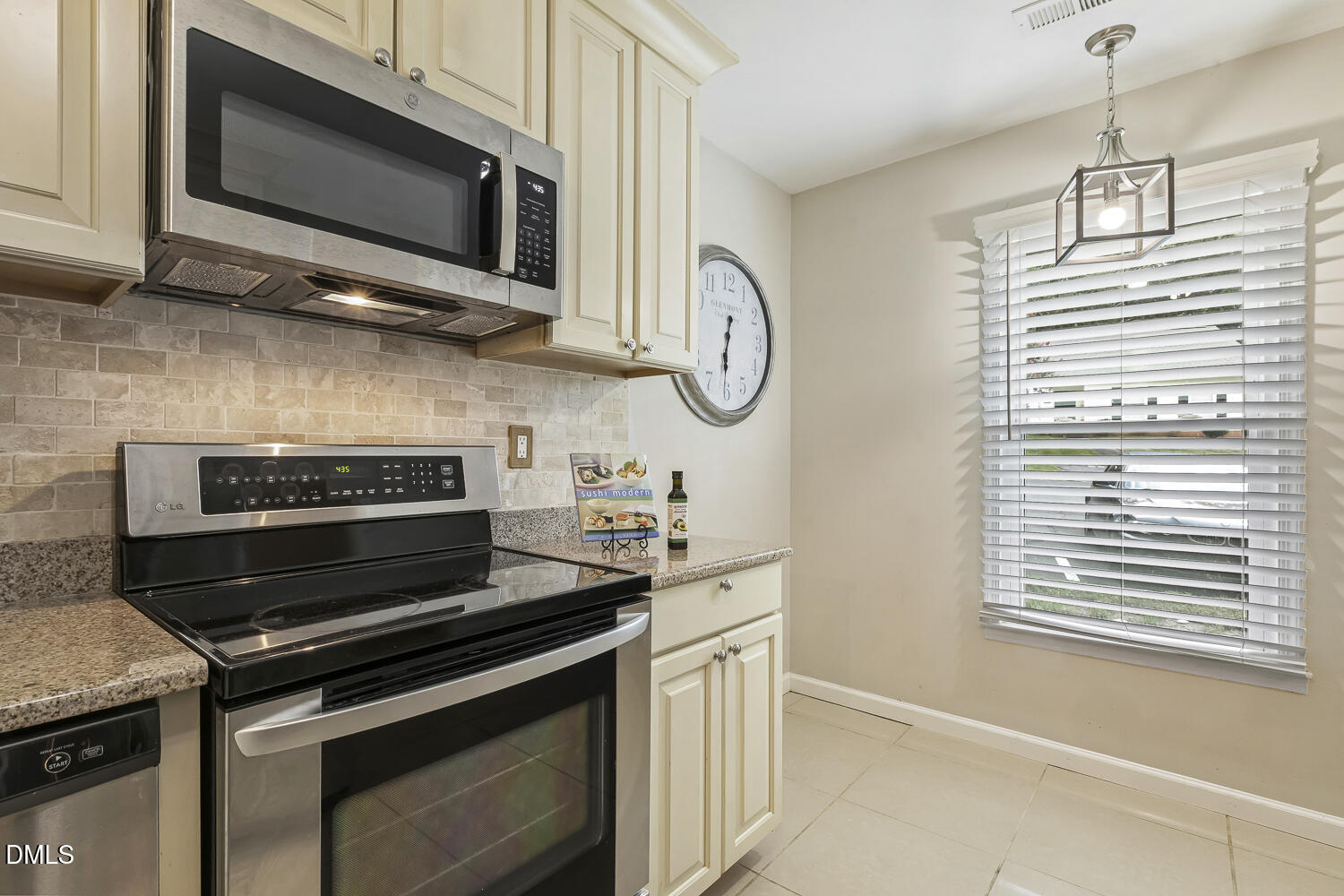 6814 Fairpoint Court Raleigh, NC 27613 - Photo 3 of 12 Breakfast Area