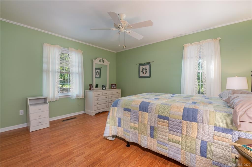 181 Lower Ridgeview Road Columbus, NC 28722 - Photo 19 of 23
