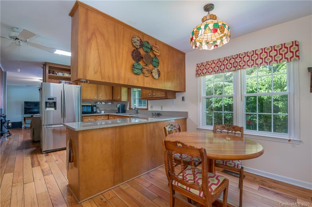 181 Lower Ridgeview Road Columbus, NC 28722 - Photo 10 of 23