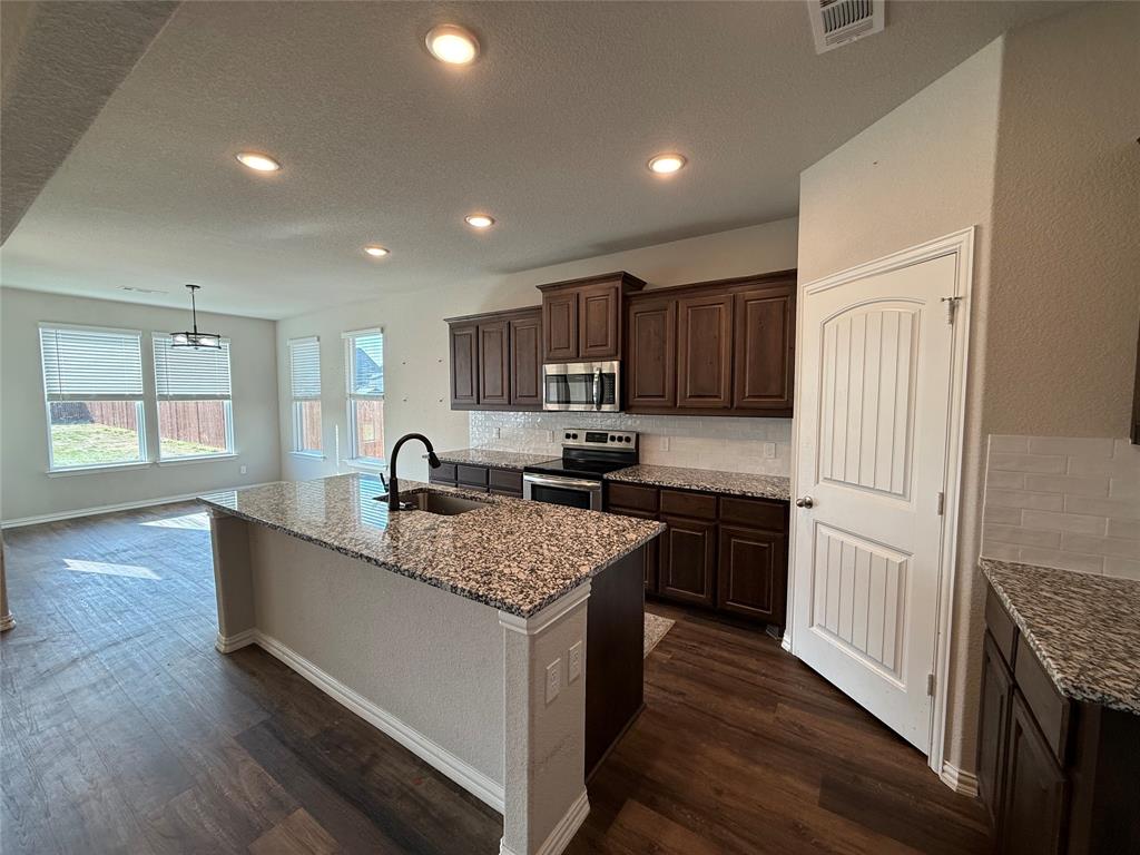 509 Smith Road Springtown, TX 76082 - Photo 11 of 28