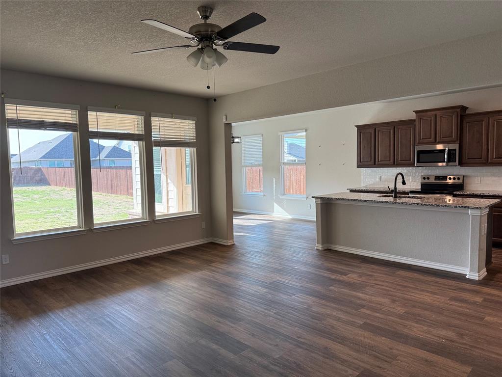 509 Smith Road Springtown, TX 76082 - Photo 10 of 28