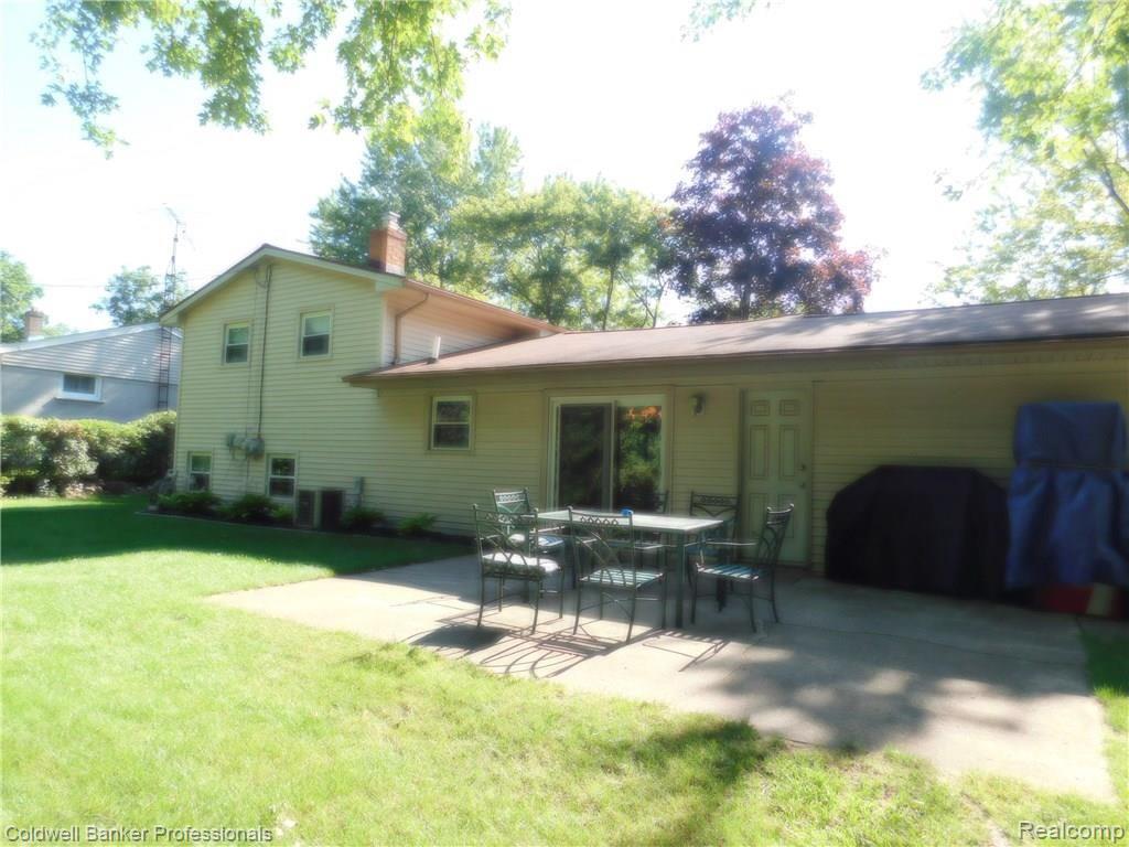 8979 Onandaga Road Clarkston, MI 48348 - Photo 10 of 24 DSCN0930.JPG