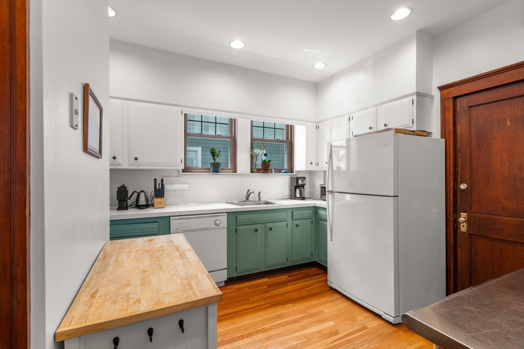 21 Milton Street Somerville, MA 02144 - Photo 8 of 31